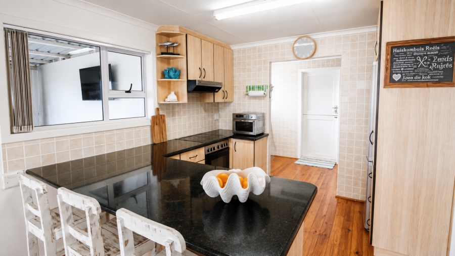 5 Bedroom Property for Sale in Reebok Western Cape